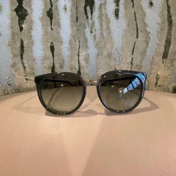 Burberry Sunglasses in Green - Picture 2 of 8